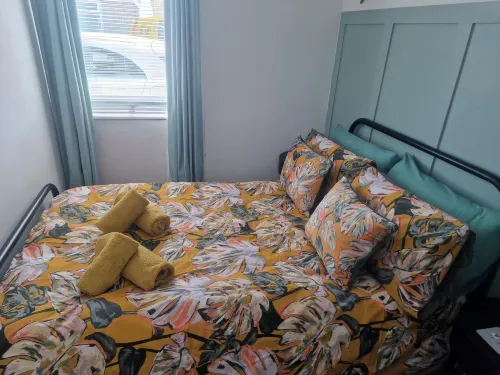 Chalet Ty Lilli Wen -Sleep 6- Pet Friendly Hotels in Ferryside