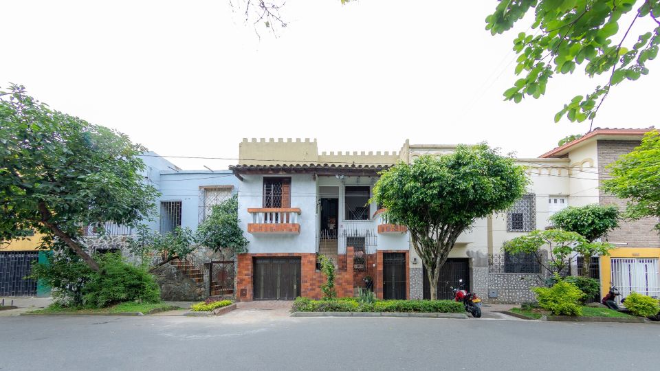 Hotel Sarayu House
