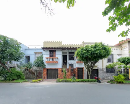 Ayenda Sarayu House Hotels near Aranjuez Park