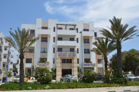 Golden Beach Appart'Hotel Отели рядом с достопримечательностью «Promenade Agadir Bay»