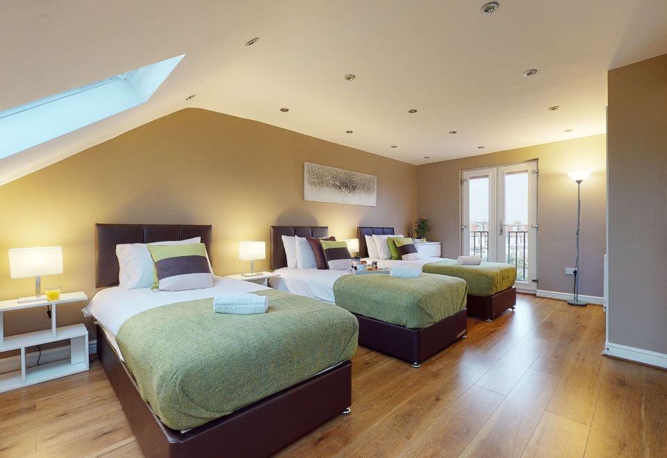 Charming 5-Bed House in Romford: 2026 Deals & Reviews | Trip.com