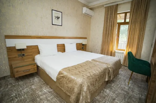 Lakeside Hotel & Spa