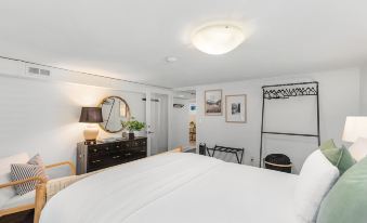 Lilac in Law, Picturesque Lower Unit