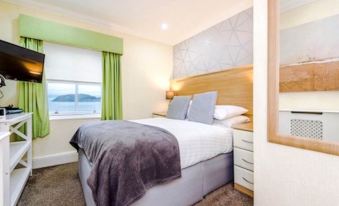 Lauriston & Lawton Court Hotel