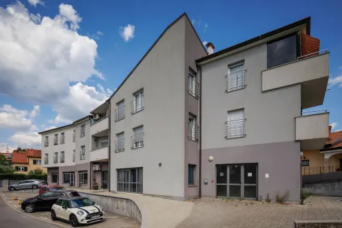 Terra 5 Deluxe Apartment with Parking Hôtels à : Marinici