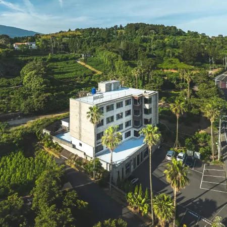 Jeju Bricks Hotel Отели рядом с достопримечательностью «Парк Саммэбон»