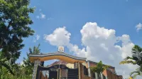 Room in Guest Room - Charming Room in Kayove, Rwanda - Your Perfect Getaway Hoteles en Kibuye