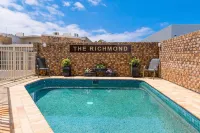 Richmond Motor Inn - Pools