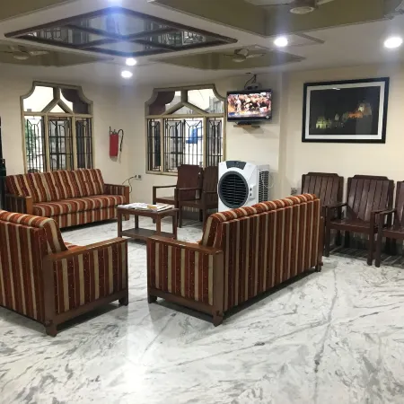 Hotel Bhavani Lodge Отели рядом с достопримечательностью «Конгресс-центр Subham»