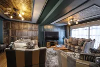 Huge Luxury 8 Bed Manor House Hot Tub Pool Table