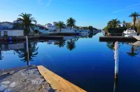 Fisherman's cottage with private Jacuzzi, paddle, scooters, plancha, pkg and WIFI