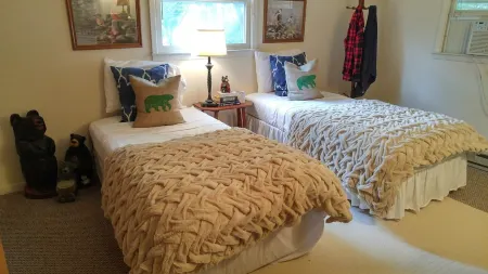 THE BEAR DEN - Franklin's Most Beautiful Mountain View