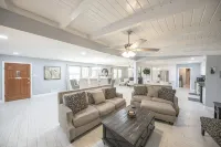 Right At Home-Old Midland Living with massive yard