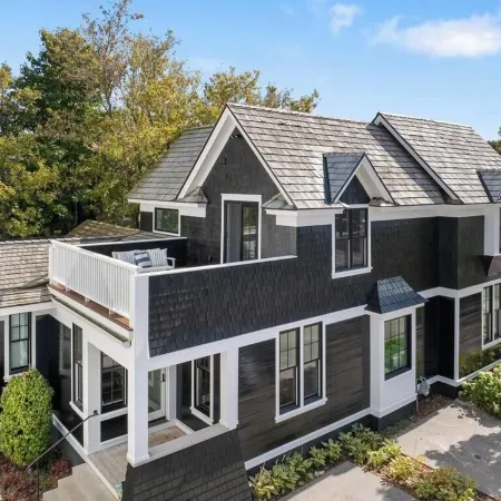 Downtown 2nd Floor Apartment with Dramatic Lake Views.