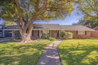 Right At Home-Midland Clermont House w/ Pool and Billiards Hotels near Pilot Travel Center