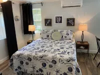 Ozona Guesthouse! 3 Blocks to Pinellas Trail, Brewery, Eats, & Dog Friendly!