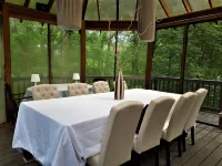 Wisconsin Treehouse Getaway! Hotels in Racine