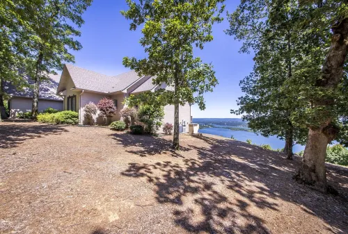 Breathtaking Lakeview Home in Diamond Bluff