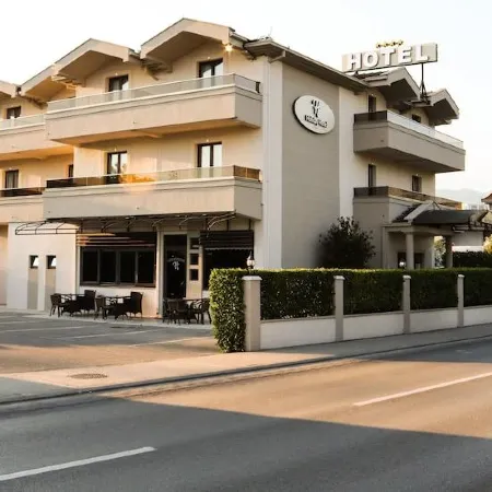 Hotel Holiday