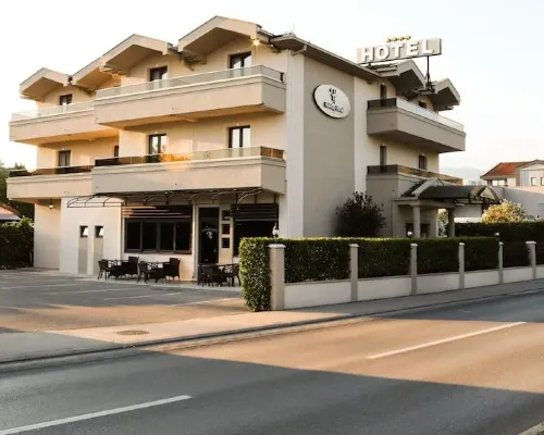 Hotel Holiday Hotels in Podgorica