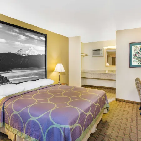 Super 8 by Wyndham Corning