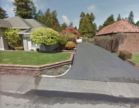 Quaint 2-bedroom Apartment with safe offstreet parking in Eureka