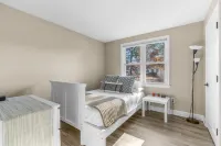 Seaside Retreat - WiFi, Beach Access, Central Location Hotel a Hyannis