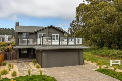 Spacious Backyard and Breathtaking Views - Stunning Coastal Haven Các khách sạn gần Half Moon Bay State Beach
