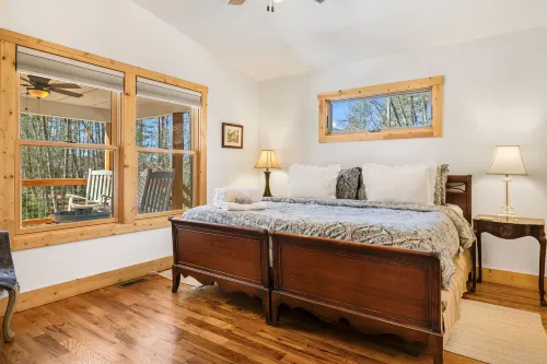 Scenic Mountain Views and Cozy Retreats - Charming Collection Escape