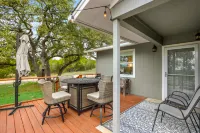 Breathtaking Hill Country Views and Cozy Comfort - Charming Escape Hotels in Hays County