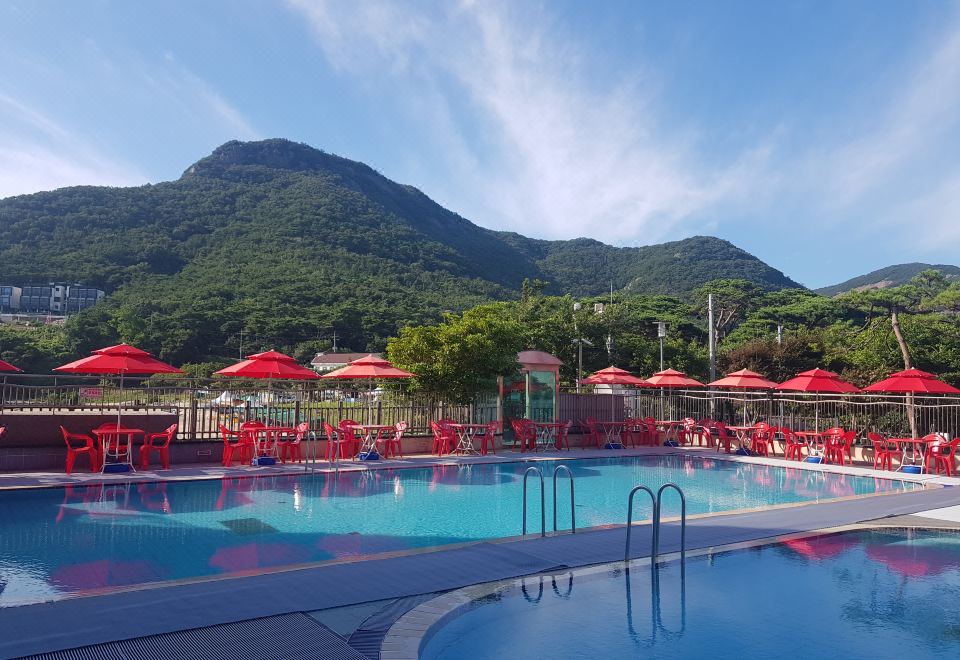 변산 해변 또는 모항 해나루 호텔 근처 풍경