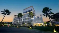 Jamboo Kingdom Hotel & Resort Hotel dekat Camp Waduk Wonorejo