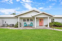 Gorgeous Retreat - Private Pool, Hot Tub, BBQ, Playground