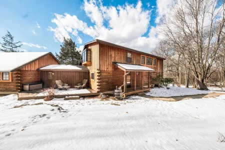 Private Hot Tub and Scenic Mountain Views - Stunning Rustic Elegance