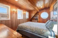 Rooftop Deck and Scenic Creek Access - Charming Oceanfront Haven