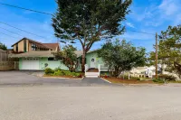 Single floor home w/ ocean views, close to beach - dog friendly & easy access