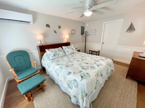 Charming Cottage with Dock and Cozy Atmosphere - Delightful Retreat