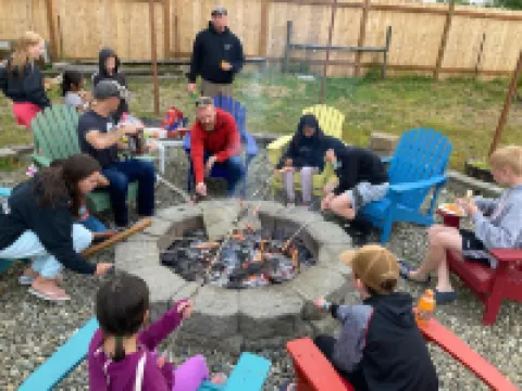 Cozy Cottage with Kitchen and Relaxing Patio - Charming Retreat