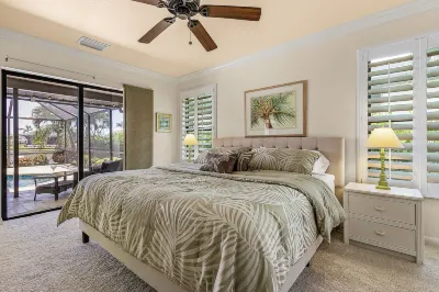 Heated Pool and Kayaks - Charming Waterfront Haven 케이프코럴 스포츠 콤플렉스 주변 호텔