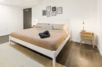 Luxurious Hot Tub and Game Room - Spacious Family Retreat