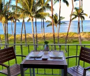 Oceanfront Gem, Top Floor Views & Gorgeous Sunsets, King Bed, Full AC, Dual Bath Sink, Fast WiFi Hotels in Kīhei