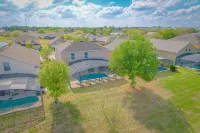 Stunning Retreat - Pool, Theme Parks, Modern Comforts Hotels in Davenport
