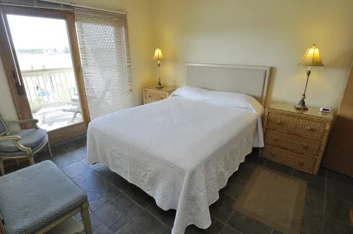 Scenic Harbor Views and Private Deck - Luxurious Waterfront Retreat Hotels in Hyde County