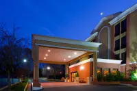 Holiday Inn Express 費爾法克斯 - 阿靈頓大道 Trader Joe's附近的飯店