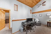 Private Hot Tub and Outdoor Dining Deck - Charming Mountain Retreat Hotels in Alma