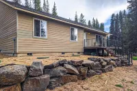 Wild Woods House - Unit 1: Woodsy Retreat in OR - 3BR 2BA - Sleeps 9 - Creekside Bliss
