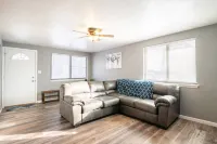 Wood'Inn - Cozy 2BD over the bridge Hôtels à : Fondulac Township