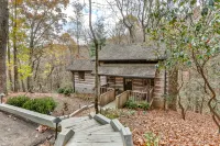 Charming Cabin with Fire Pit and Scenic Views - Cozy Retreat Hotels near Amicalola Falls State Park