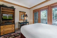 Ski-in/Ski-Out Access and Spa Amenities - Stunning Mountain Retreat