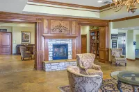 Gated resort condo with fairway views, pool, hot tub, tennis, & on-site golf Hotels in Ridgedale
